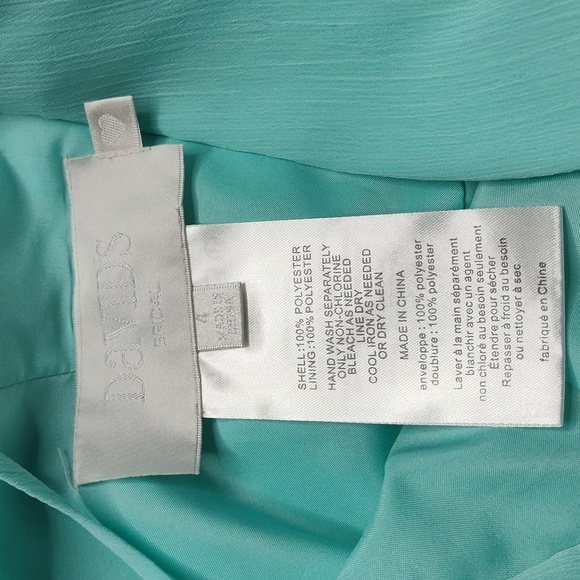 David's Bridal Short V Neck Crinkle Dress Size 4, Color Spa - Picture 4 of 5